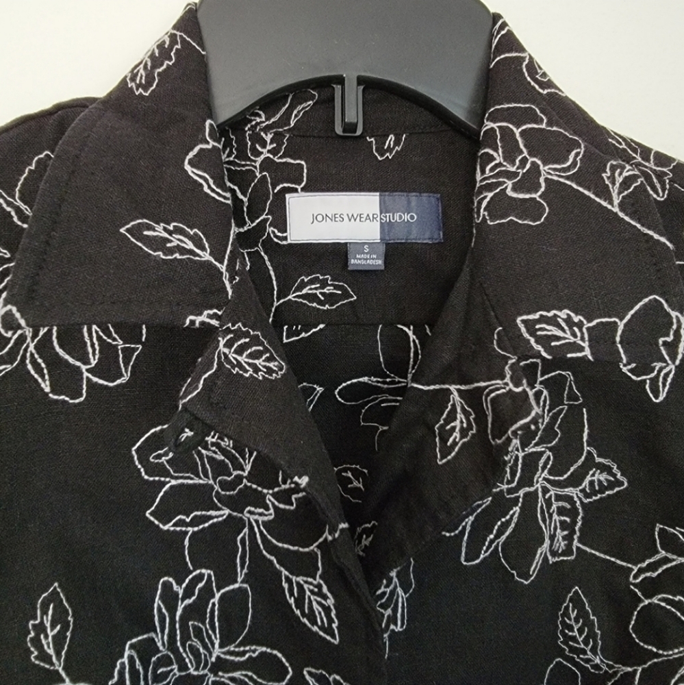 Women's Elegant Linen Blend Black Floral Embroidered Lightweight Coat/Blazer - Picture 3 of 7
